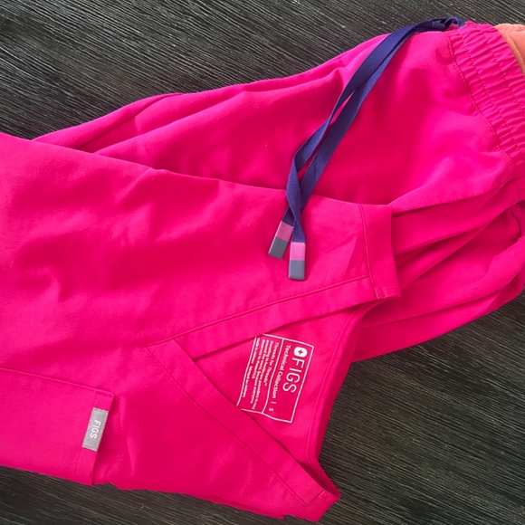 FIGS scrubs sets… original price per set $96 offering $40 per set - Picture 6 of 16